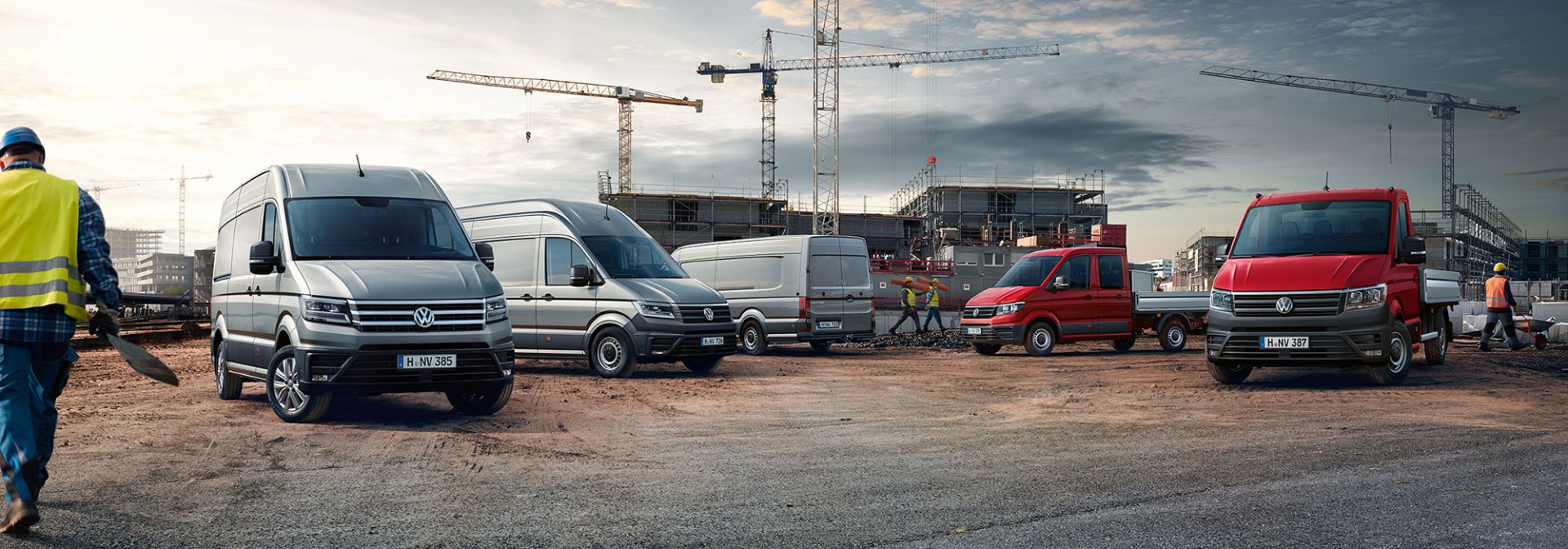Bild oben groß mit unterschiedlichen VW Nutzfahrzeugen abgebildet